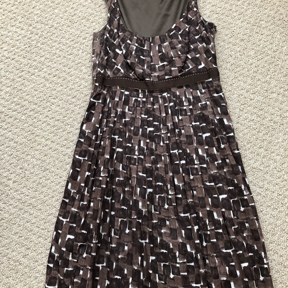 Dresses - Picture 6 of 8